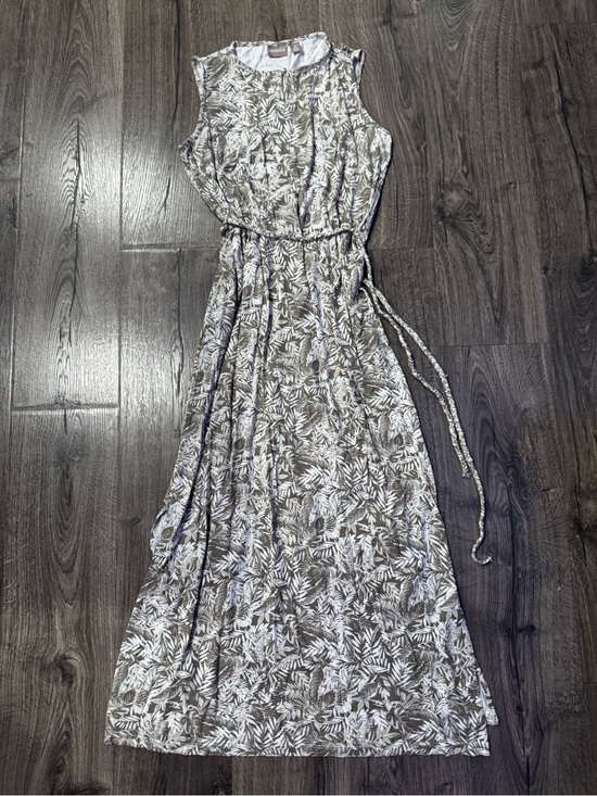 Chico's Dresses & Skirts - Chico's tan/gray/light green and White Sleeveless Leaf-Print Maxi Dress size 2